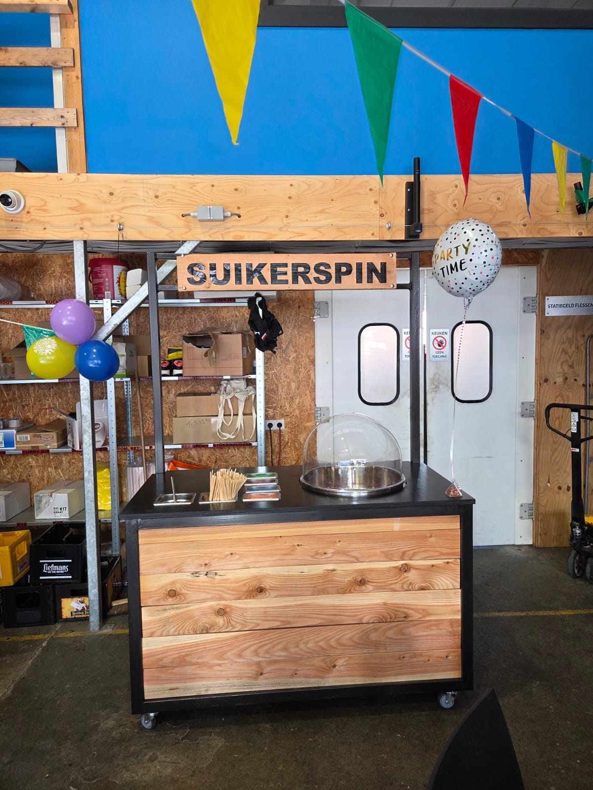 Suikerspin machine op uitgifte bar